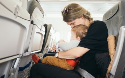 Recomendaciones para viajar en avión con niños